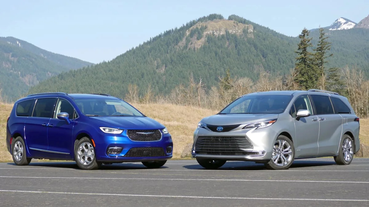 2021 Chrysler Pacifica Hybrid and 2021 Toyota Sienna comparison front