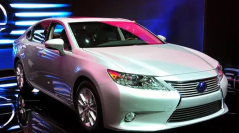 <h6><u>Lexus predicts ES 300h hybrid will sell 15,000 a year in U.S.</u></h6>