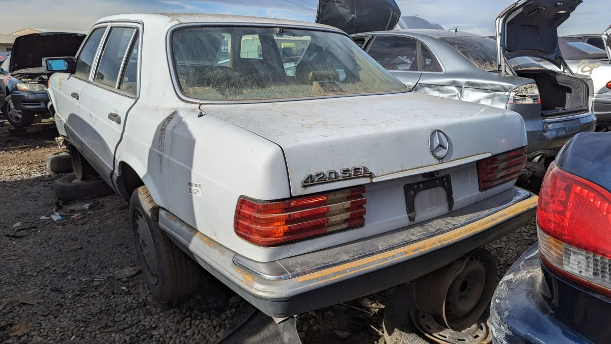 52 - 1988 Mercedes-Benz W126 in Colorado junkyard - photo by Murilee Martin