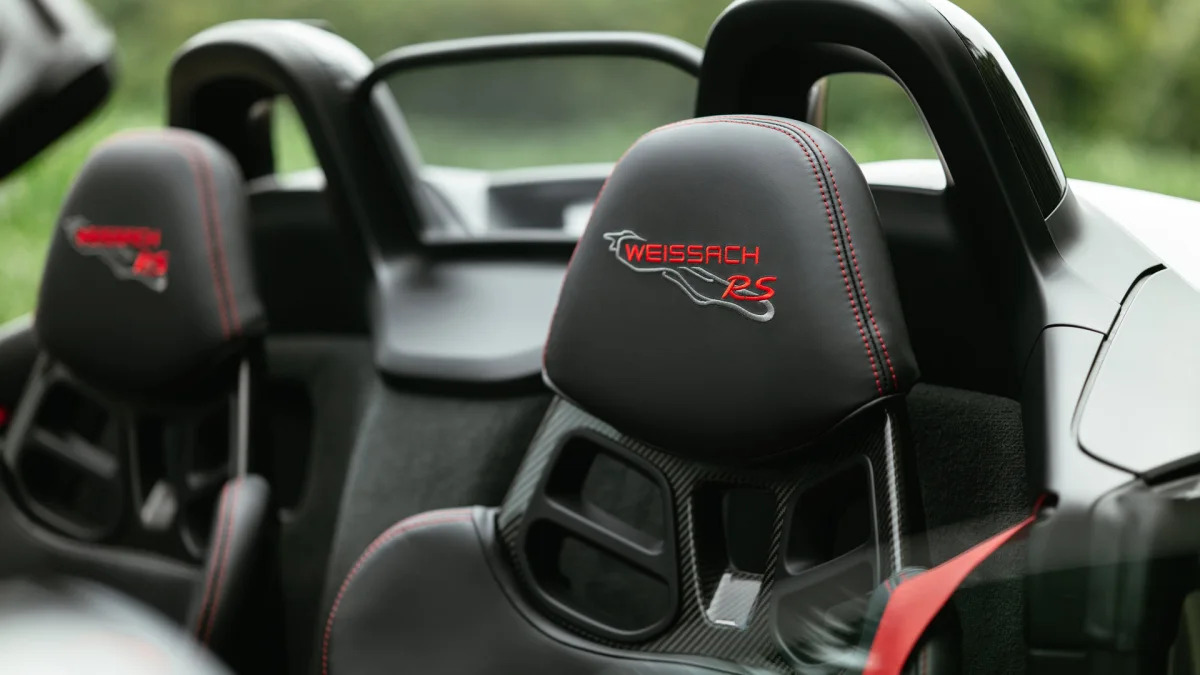 2024 Porsche 718 Spyder RS Weissach headrests