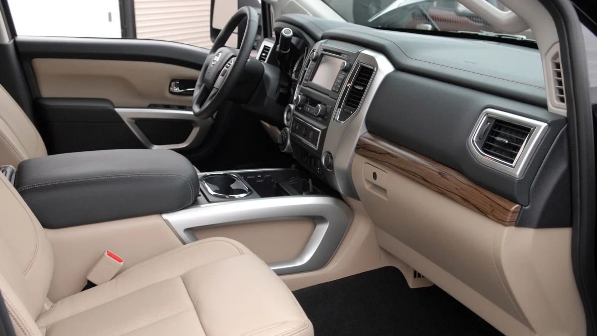 2016 Nissan Titan XD 5.6 V8 interior