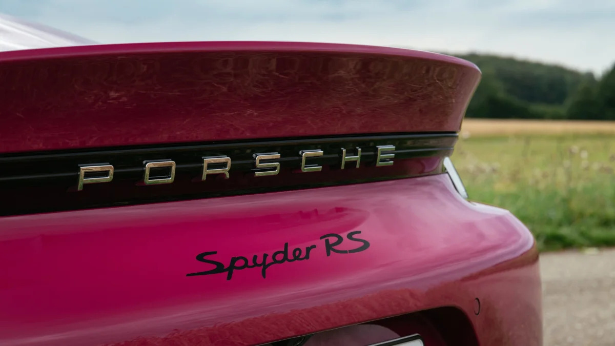 2024 Porsche 718 Spyder RS in Ruby Star Neo rear badge