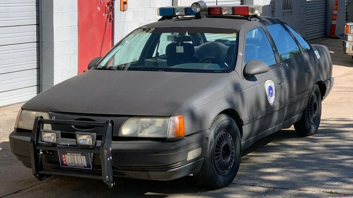Robocop Ford Taurus police car replica