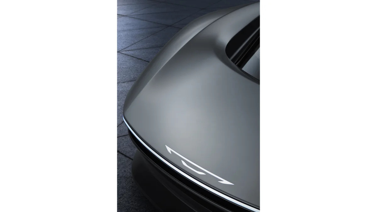 The Chrysler Halcyon Concept’s thin, clean, cross-car front LE