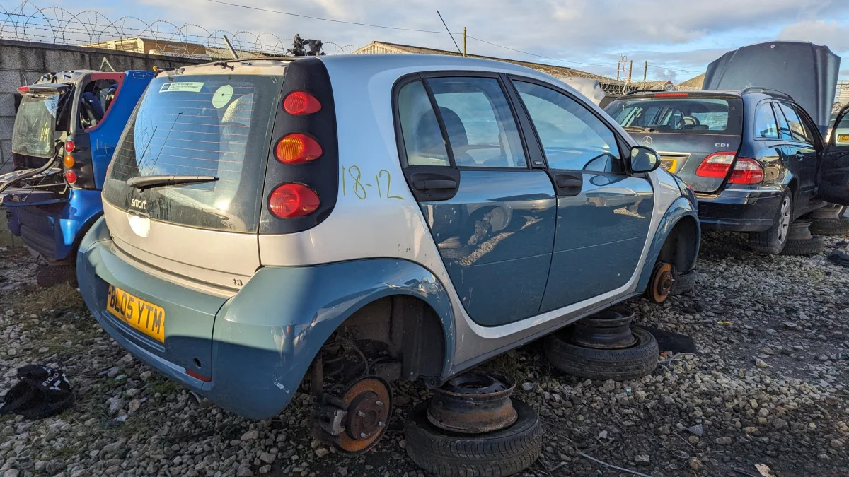 99 - 2005 Smart ForFour in British wrecking yard - photo by Murilee Martin