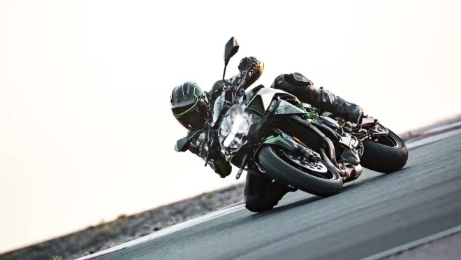 Kawasaki smashes the superbike class with 300-horsepower, supercharged  Ninja H2R