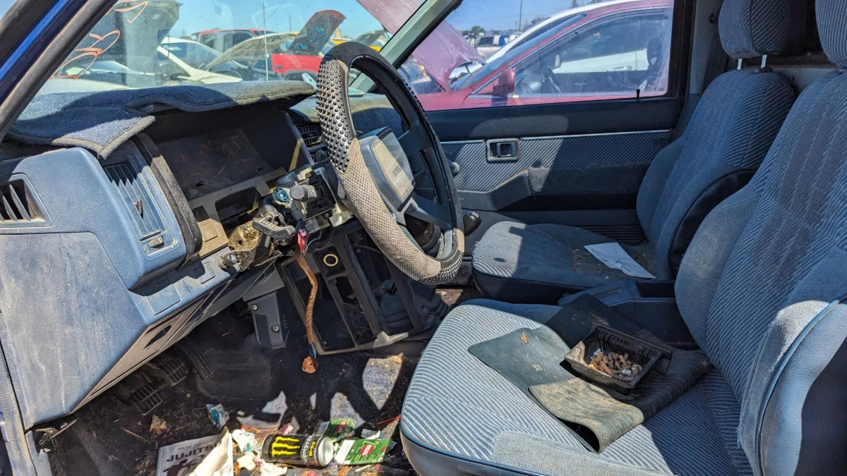06 - 1986 Nissan Hardbody Pickup in Wyoming junkyard - photo by Murilee Martin