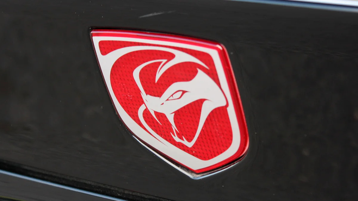 2016 Dodge Viper ACR badge