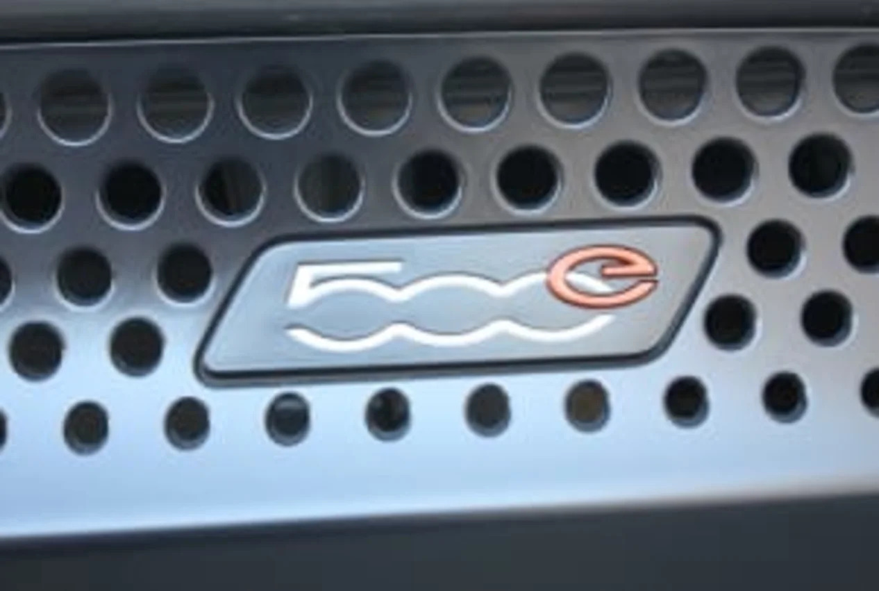 2013 Fiat 500e grille