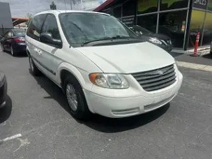2005 Chrysler Town & Country Base