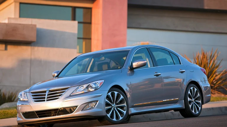 2014 Hyundai Genesis 3.8 4dr Rear-Wheel Drive Sedan