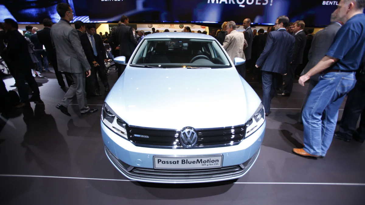2011 Volkswagen Passat front