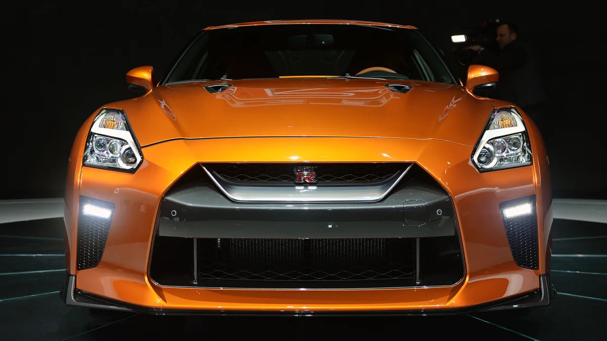 2017 Nissan GT-R front
