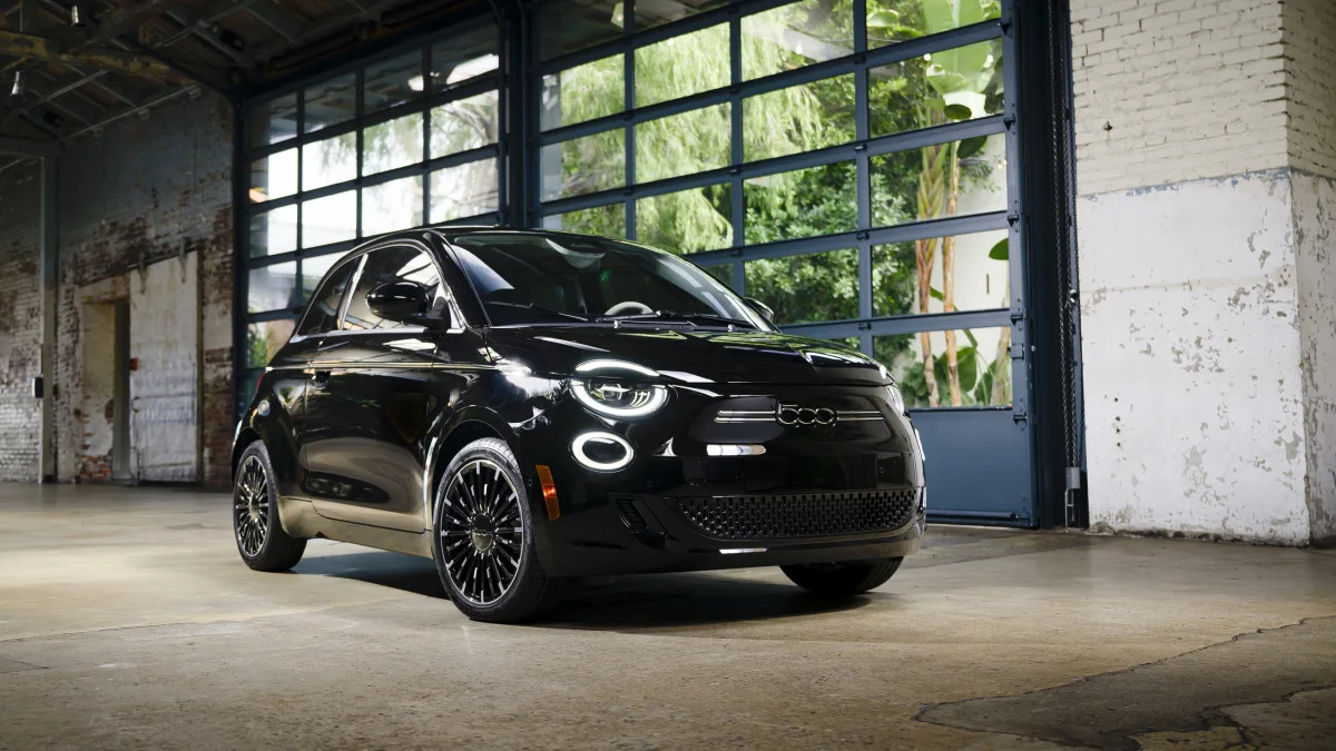 2024 Fiat 500e Inspired By Music front 3/4