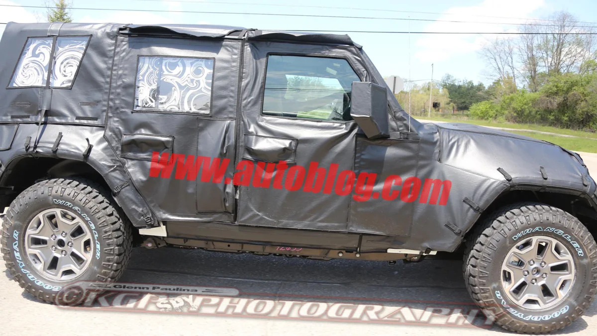 2018 jeep wrangler unlimited spy photo driving