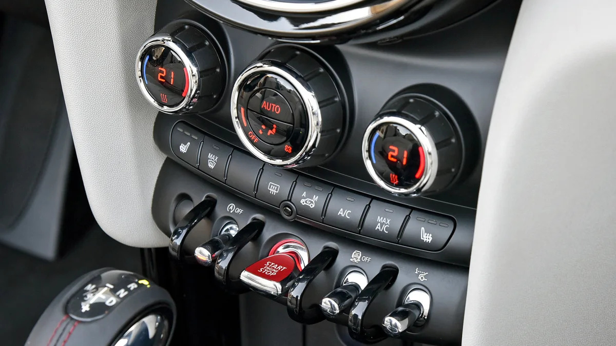 2016 Mini Cooper S Convertible instrument panel