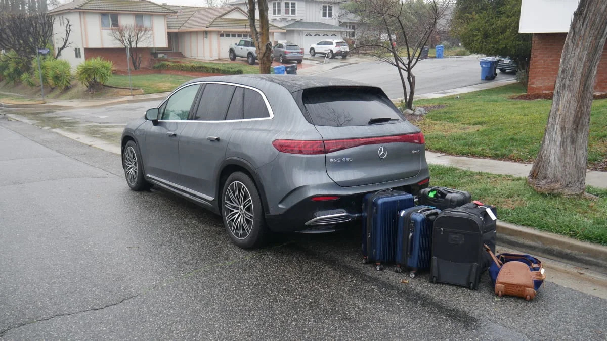 2023 Mercedes Benz EQS SUV luggage test