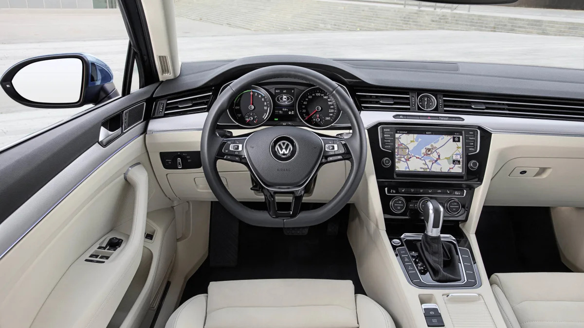 Volkswagen Passat GTE dashboard