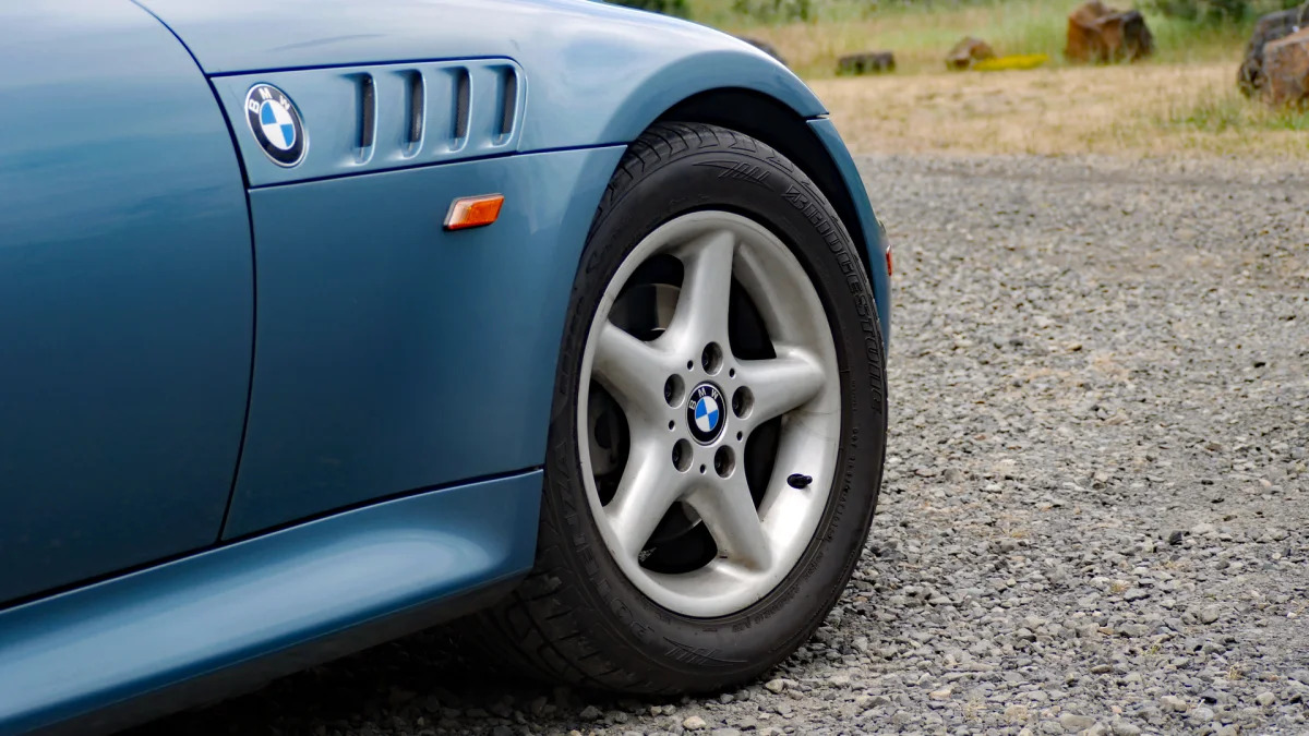 1998 BMW Z3 wheel and gill