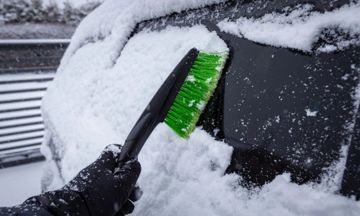 5 Things You Can Use When You Don't Have an Ice Scraper