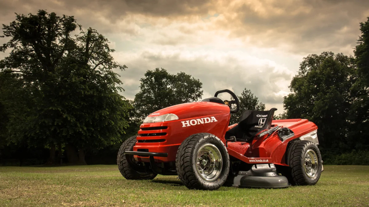 Honda HF2620 Mean Mower: The fastest lawn mower