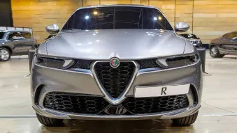 2021 Alfa Romeo Tonale design clinic spy shots