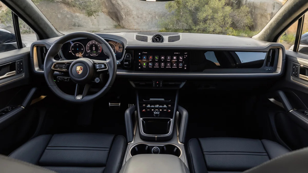 2024 Porsche Cayenne E-Hybrid interior