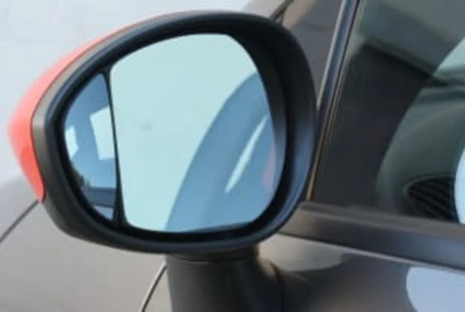 2013 Fiat 500e blind spot mirror
