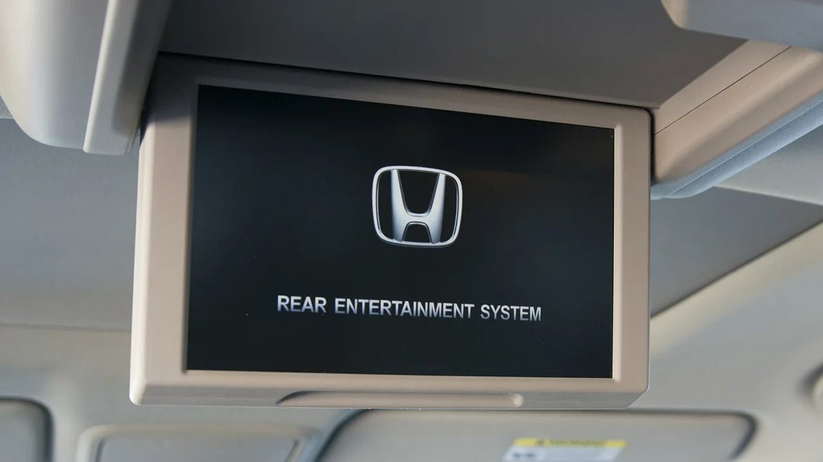 2016 Honda Pilot rear entertainment system