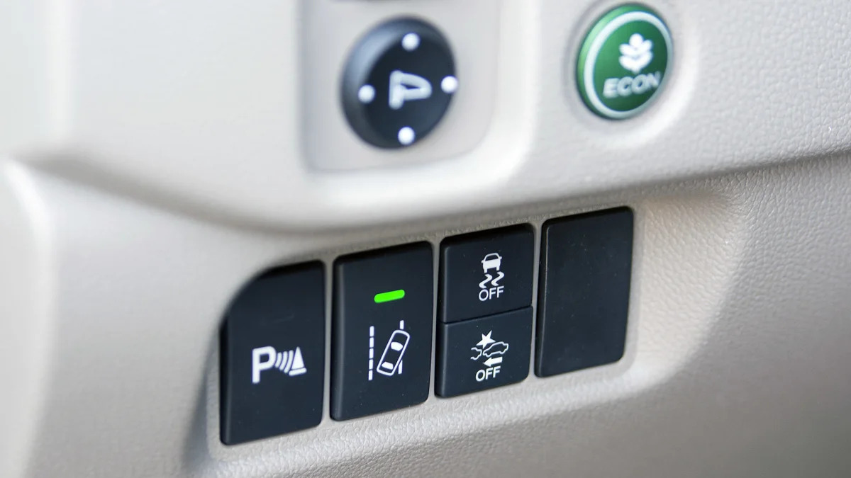 2016 Honda Pilot drive mode controls
