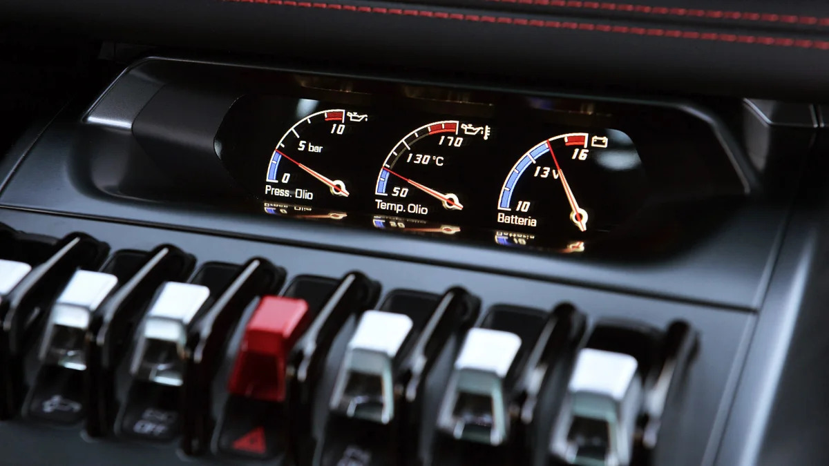 2015 Lamborghini Huracan LP 610-4 auxiliary gauges