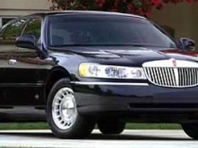 2000 Lincoln Town Car