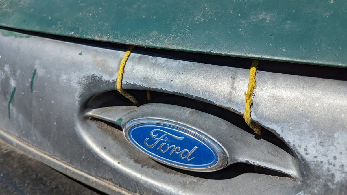18 - 1986 Ford Taurus in Colorado junkyard - Photo by Murilee Martin