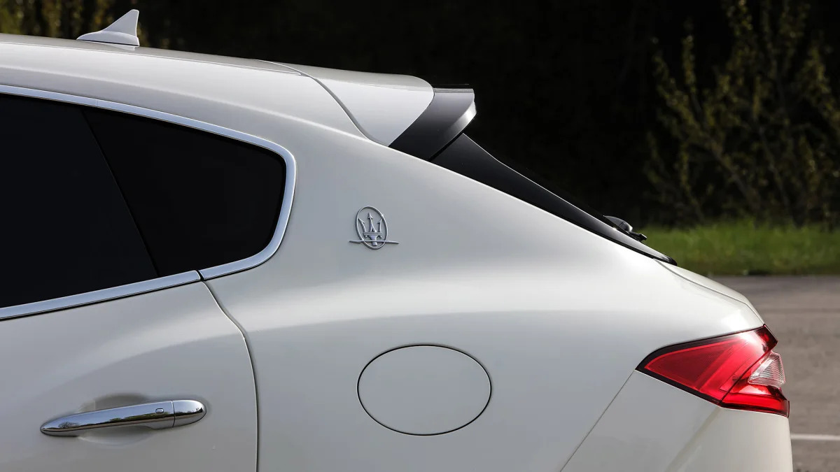 2017 Maserati Levante rear fender