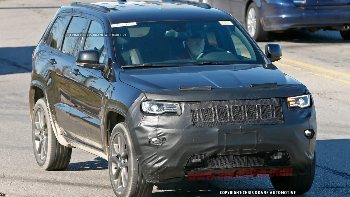 2017 Jeep Grand Cherokee spied front 3/4