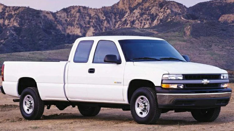 2001 Chevrolet Silverado 1500 LS 4x4 Extended Cab 8 ft. box 157.5 in. WB