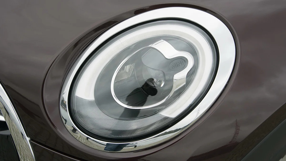 2016 Mini Cooper S Clubman headlight