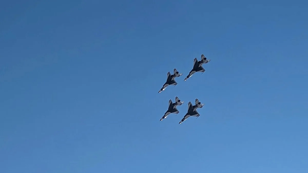 98 USAF Thunderbirds over Planet Auto in Rancho Cordova 2