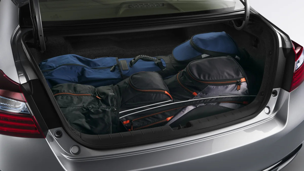 2017 honda accord hybrid trunk golf bags