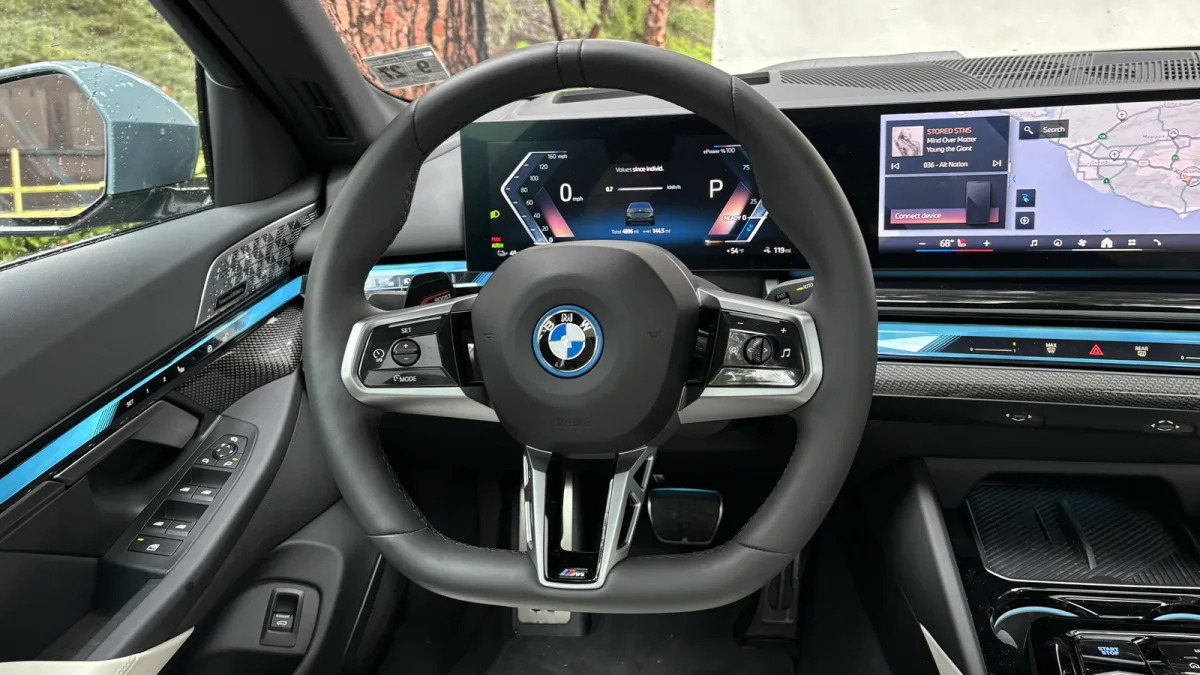 2024 BMW i5 eDrive40 M Sport steering wheel