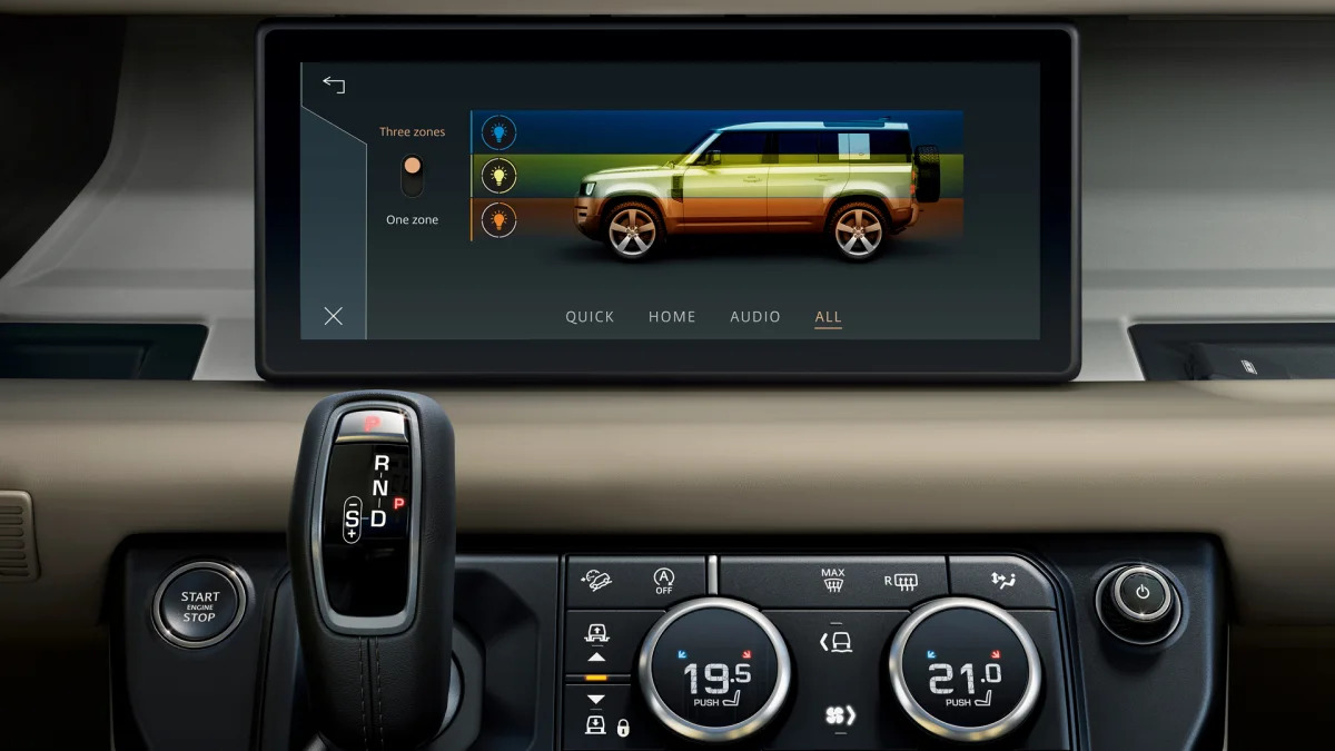 2020 Land Rover Defender 110 interior screen 3