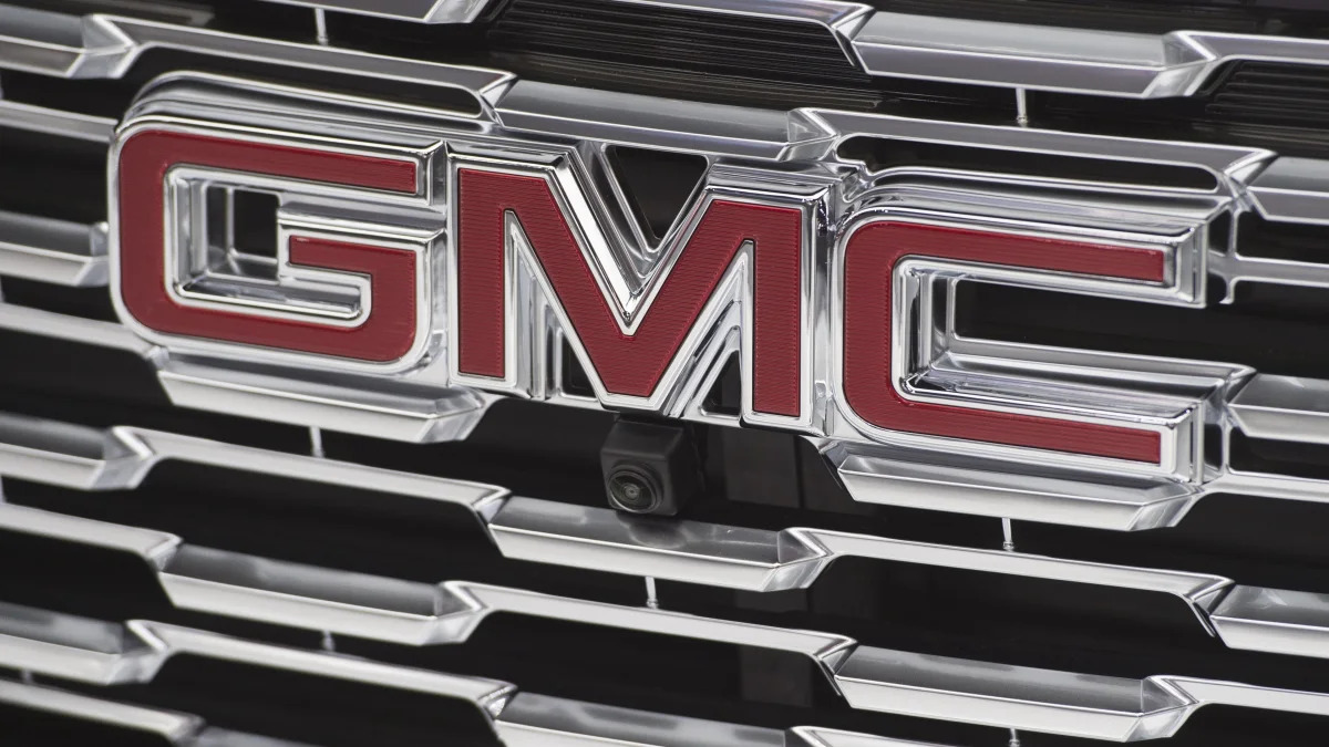 The GMC logo is seen during the 2017 North American International Auto Show in Detroit, Michigan, January 10, 2017. / AFP PHOTO / SAUL LOEB        (Photo credit should read SAUL LOEB/AFP via Getty Images)