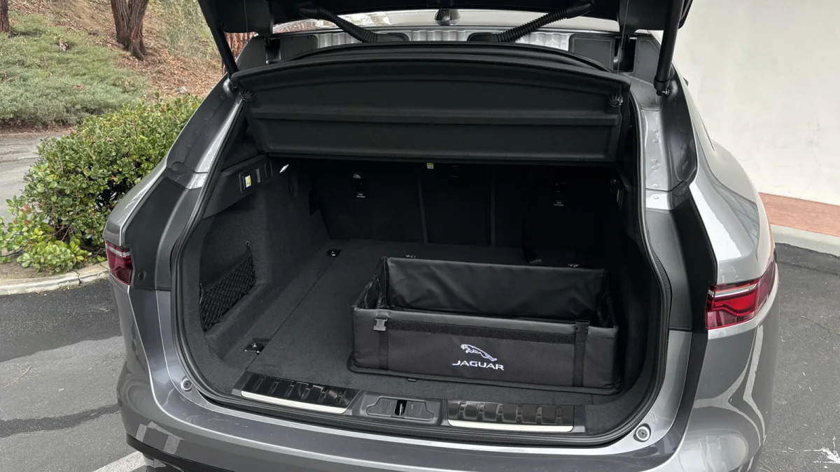 2024 Jaguar F-Pace handy cargo box