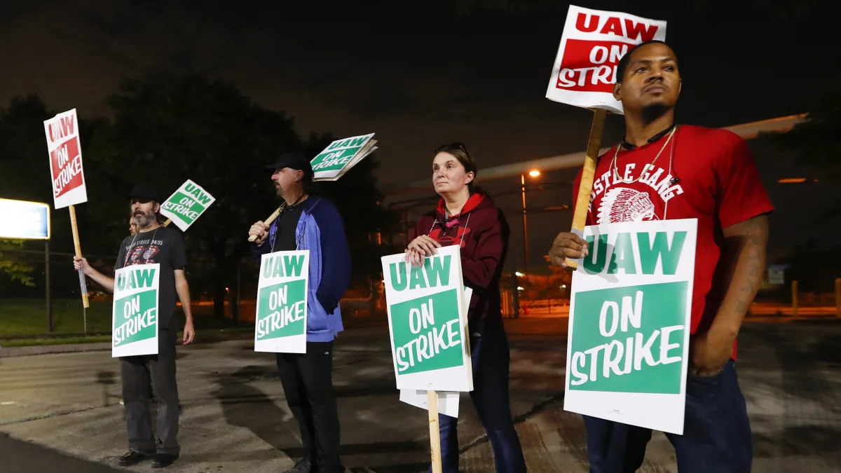 United Auto Workers members picket outside the General Motors Detroit-Hamtramck assembly plant in Hamtramck, Mich., Monday, Sept. 16, 2019. Roughly 49,000 workers at General Motors plants in the U.S. went on strike just before midnight Sunday, but talks between the UAW and the automaker will resume. (AP Photo/Paul Sancya)