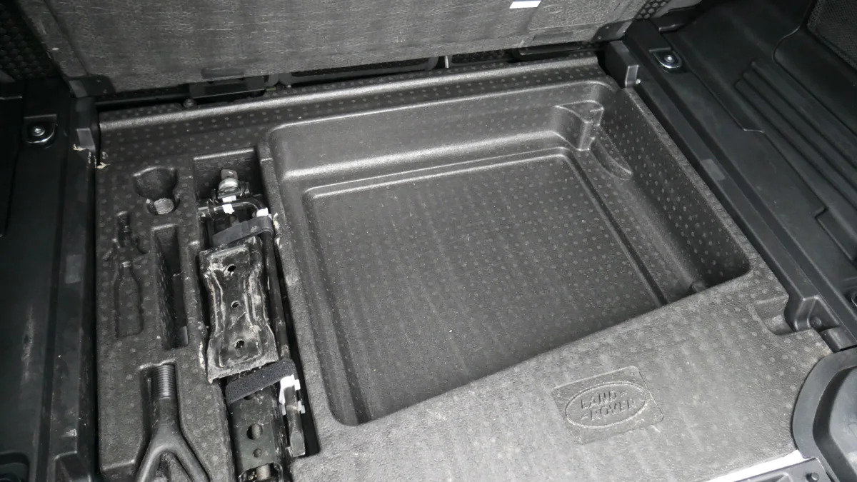 Land Rover Defender 110 Luggage Test under floor storage