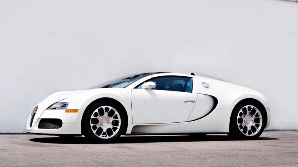 2010_Bugatti_Veyron_Grand_Sport_Conv-00