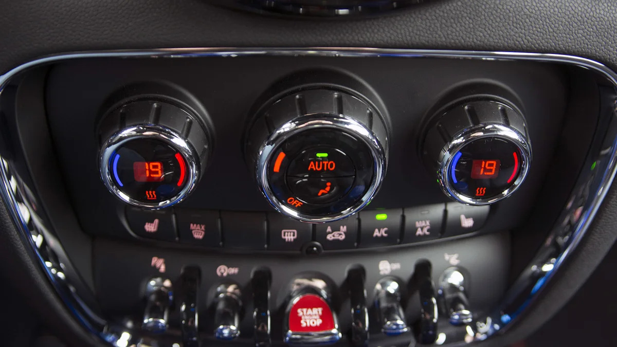 2016 Mini Cooper S Clubman climate controls
