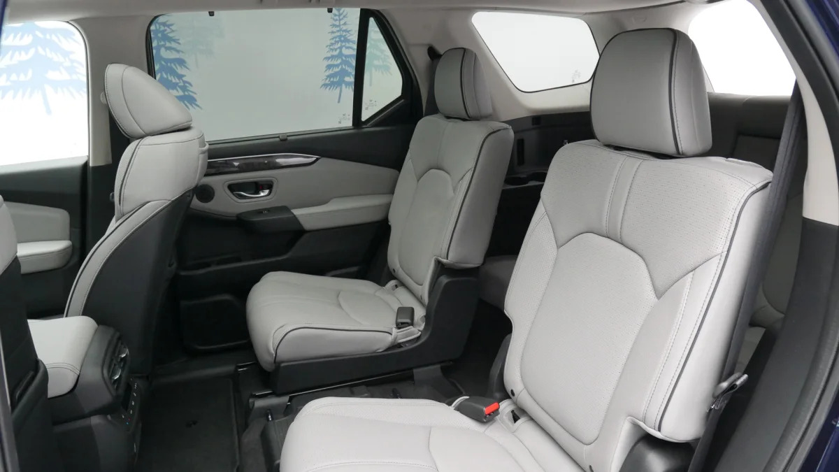 2023 Honda Pilot Elite middle seat removed for captains chairs