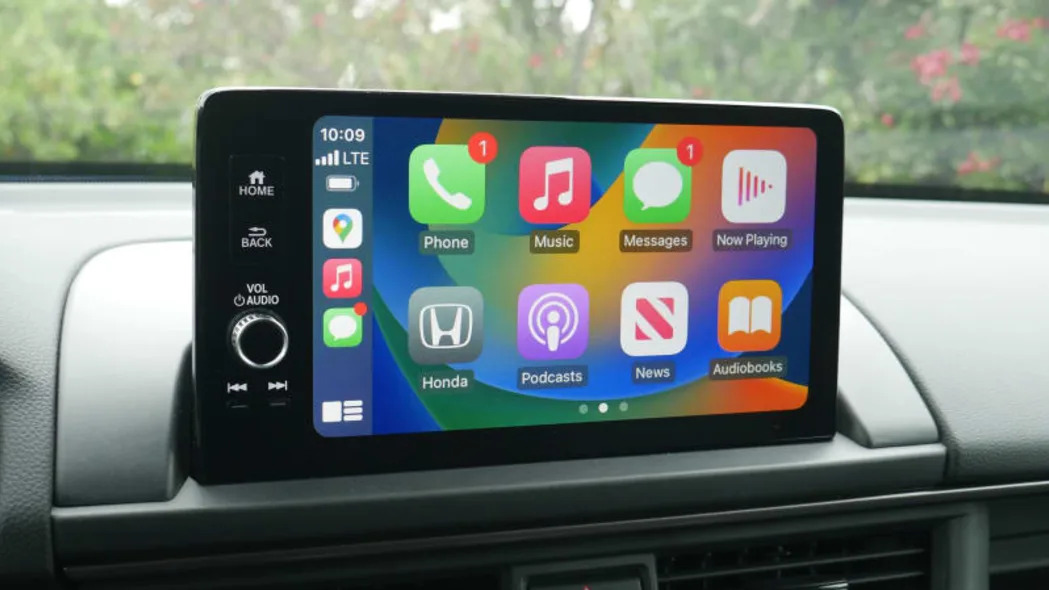 2023 Honda Pilot TrailSport touchscreen Apple CarPlay