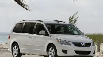 SEL Premium 4dr Passenger Van